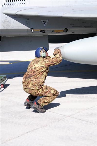 PIC16.jpg - Preparing the aircraft for the next mission